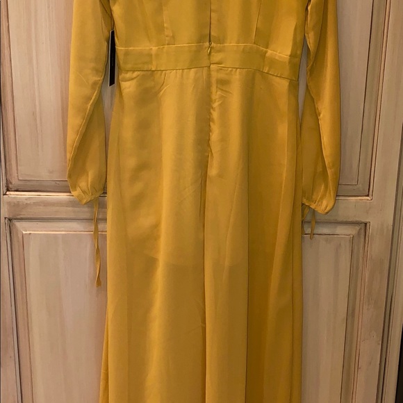 Lulus romper with flowing skirt - Picture 5 of 8